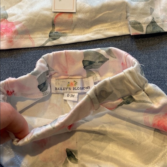 Baby Girl Bailey’s Blossom pajama set. Size 0-3 months - Picture 3 of 4